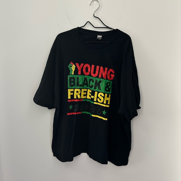 Gildan Black Short Sleeve Tee with Bold Graphic Print — Size 4XL - Picture 2 of 5